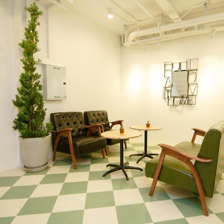 Ostello Folk Poshtel Asok Bangkok Esterno foto