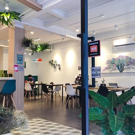 Ostello Folk Poshtel Asok Bangkok Esterno foto