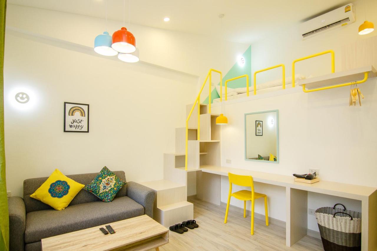 Ostello Folk Poshtel Asok Bangkok Esterno foto