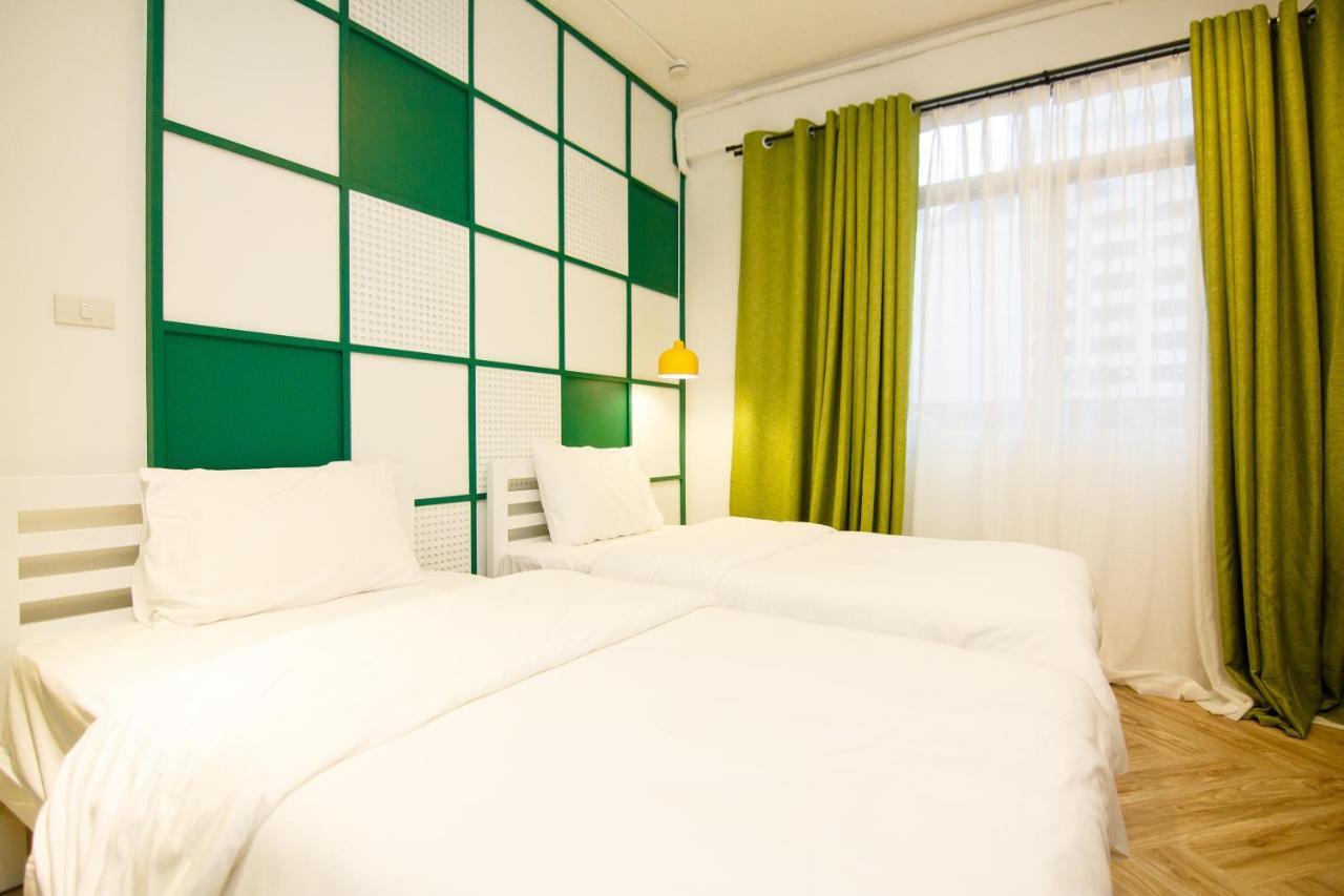 Ostello Folk Poshtel Asok Bangkok Esterno foto