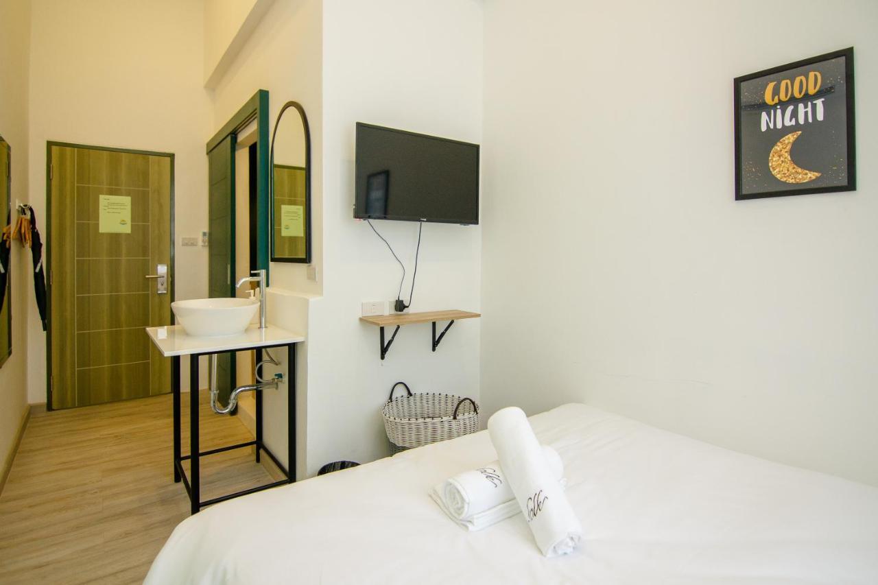 Ostello Folk Poshtel Asok Bangkok Esterno foto