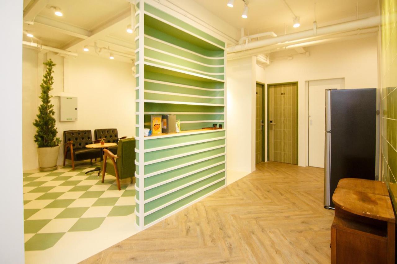 Ostello Folk Poshtel Asok Bangkok Esterno foto