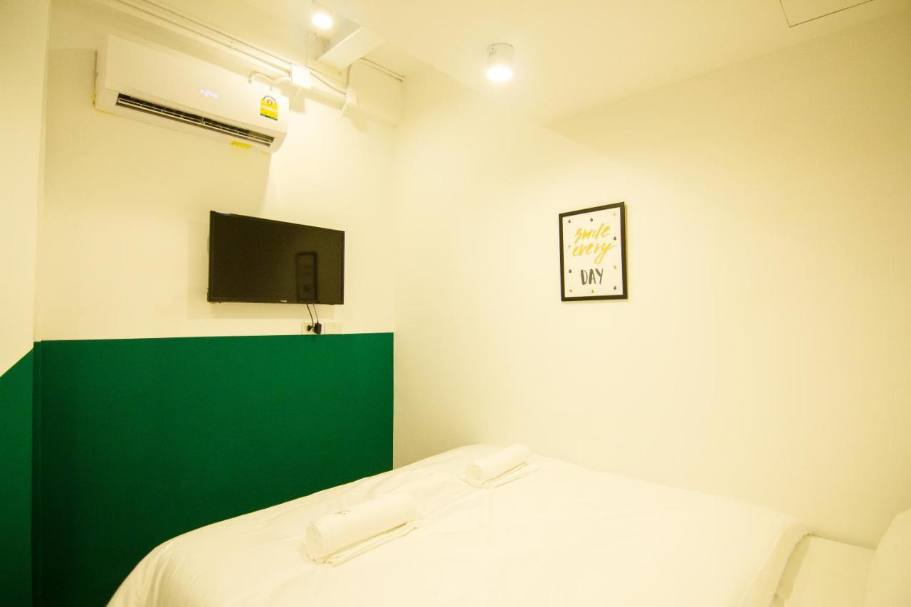 Ostello Folk Poshtel Asok Bangkok Esterno foto