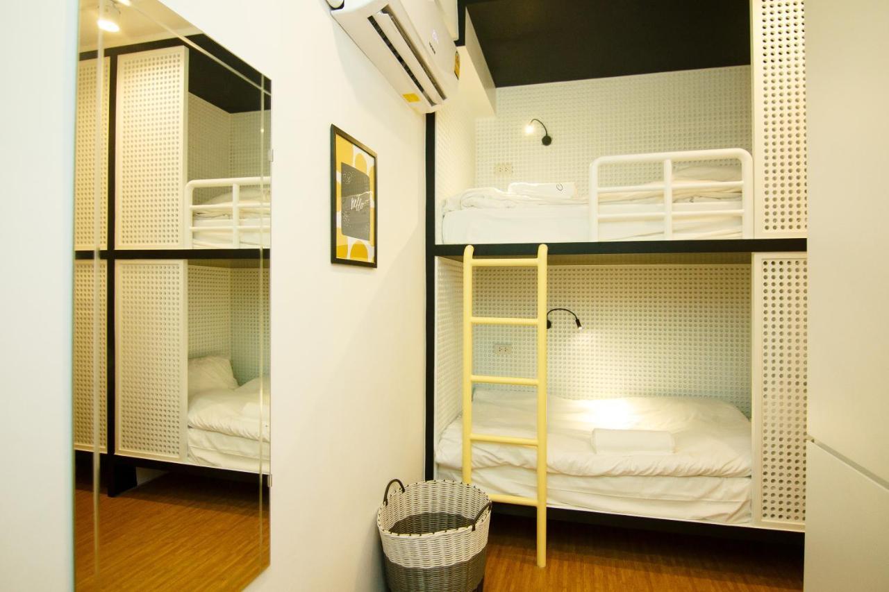 Ostello Folk Poshtel Asok Bangkok Esterno foto