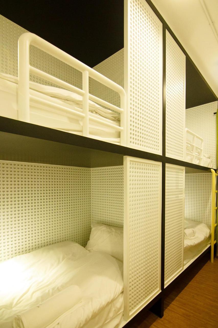 Ostello Folk Poshtel Asok Bangkok Esterno foto