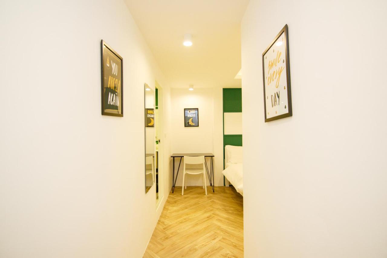 Ostello Folk Poshtel Asok Bangkok Esterno foto