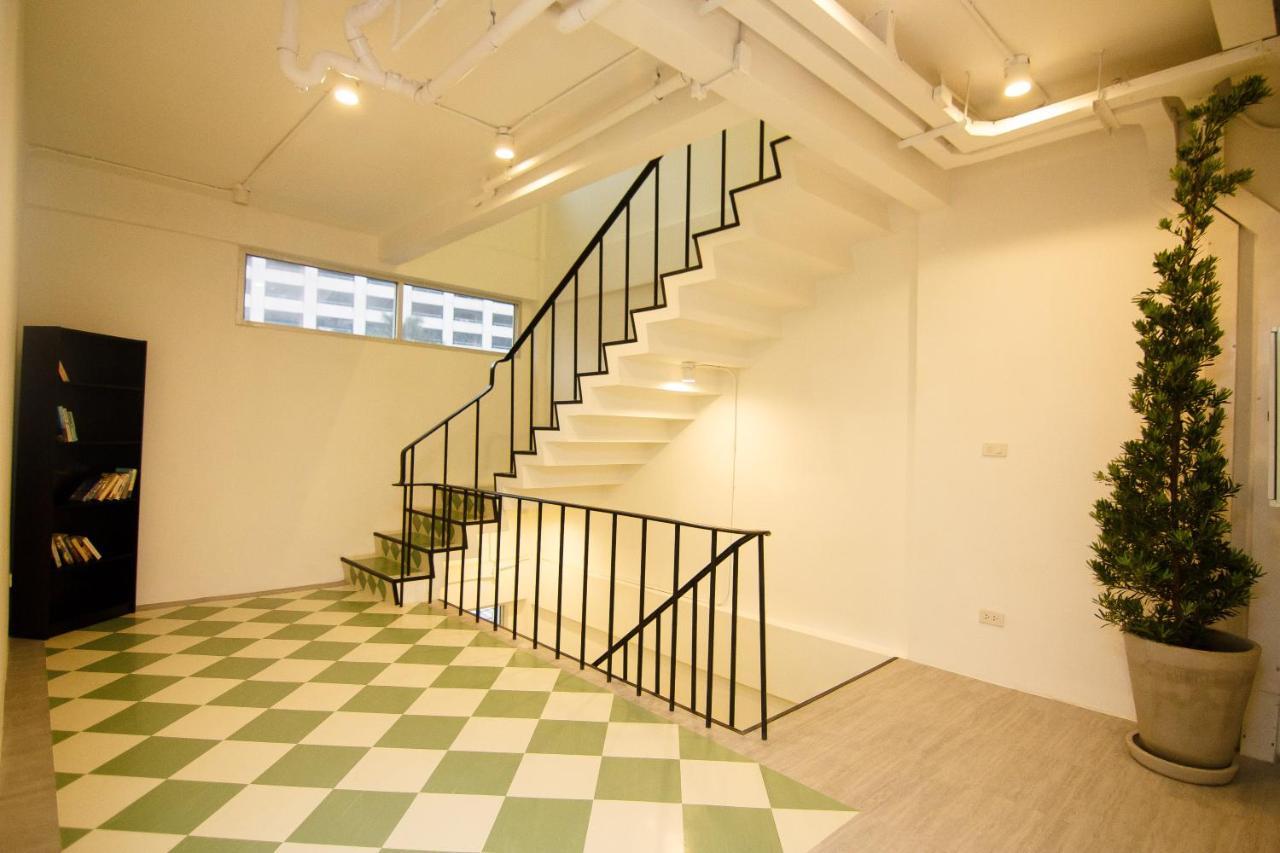 Ostello Folk Poshtel Asok Bangkok Esterno foto