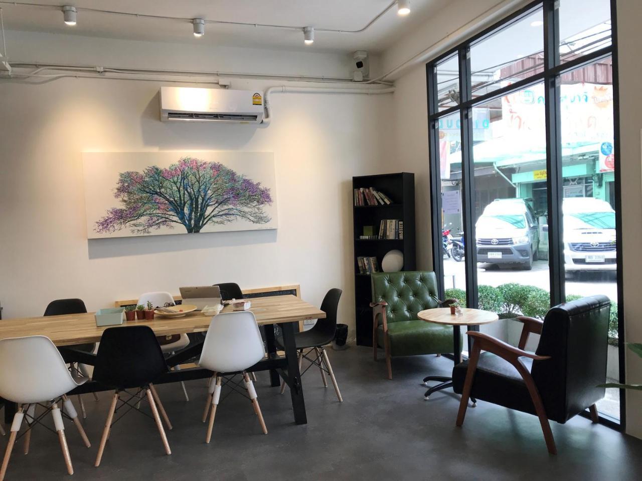 Ostello Folk Poshtel Asok Bangkok Esterno foto