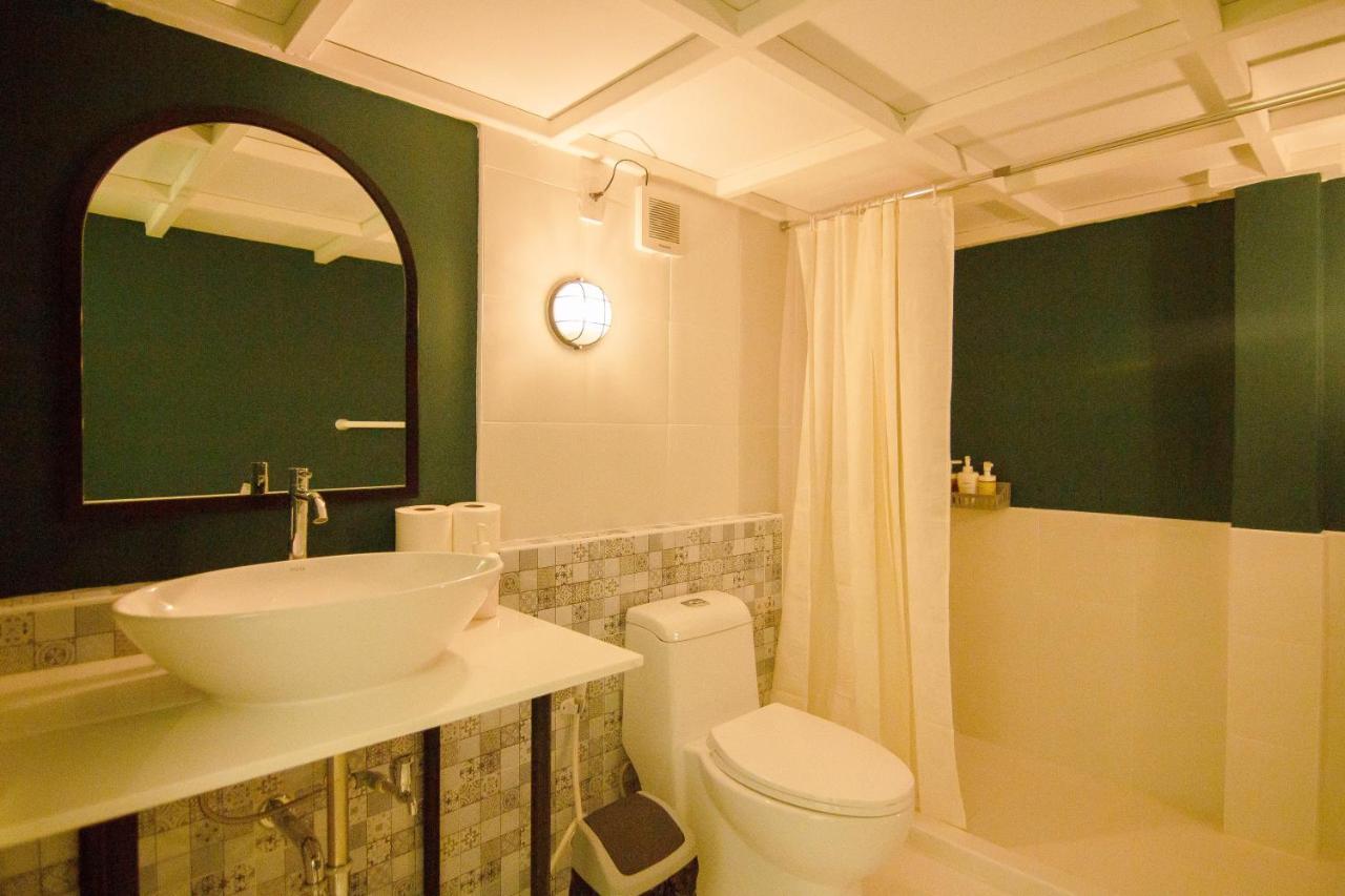 Ostello Folk Poshtel Asok Bangkok Esterno foto