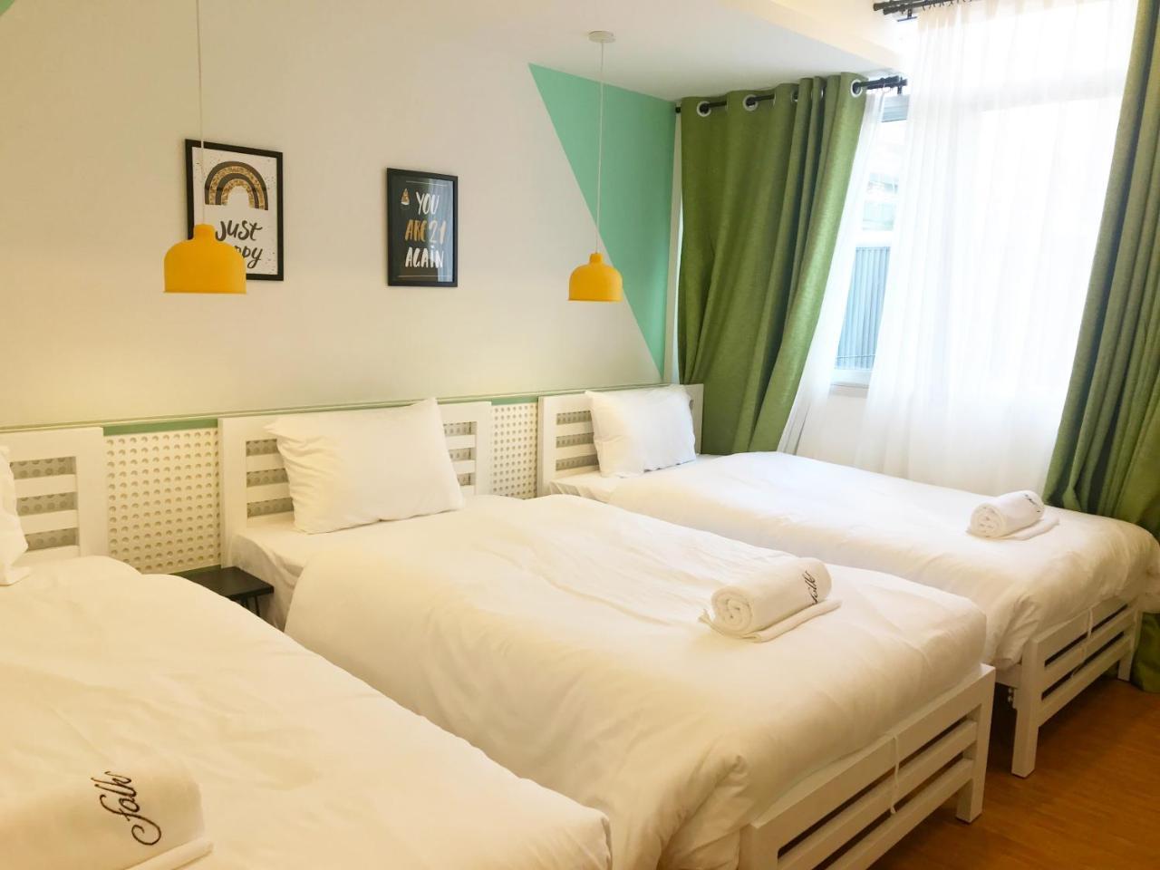 Ostello Folk Poshtel Asok Bangkok Esterno foto