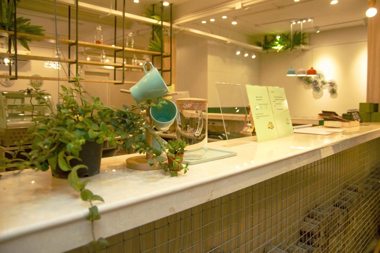 Ostello Folk Poshtel Asok Bangkok Esterno foto
