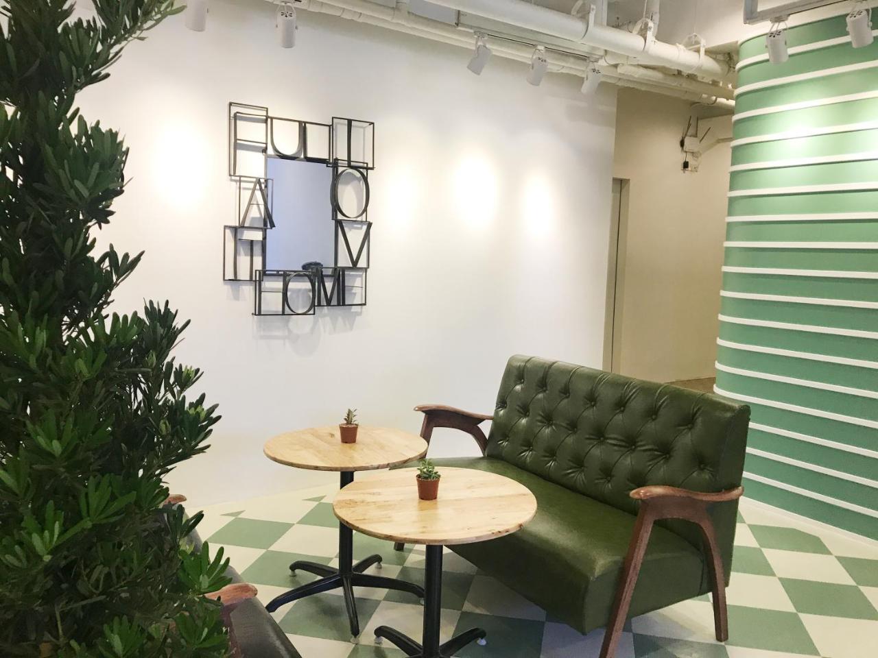 Ostello Folk Poshtel Asok Bangkok Esterno foto