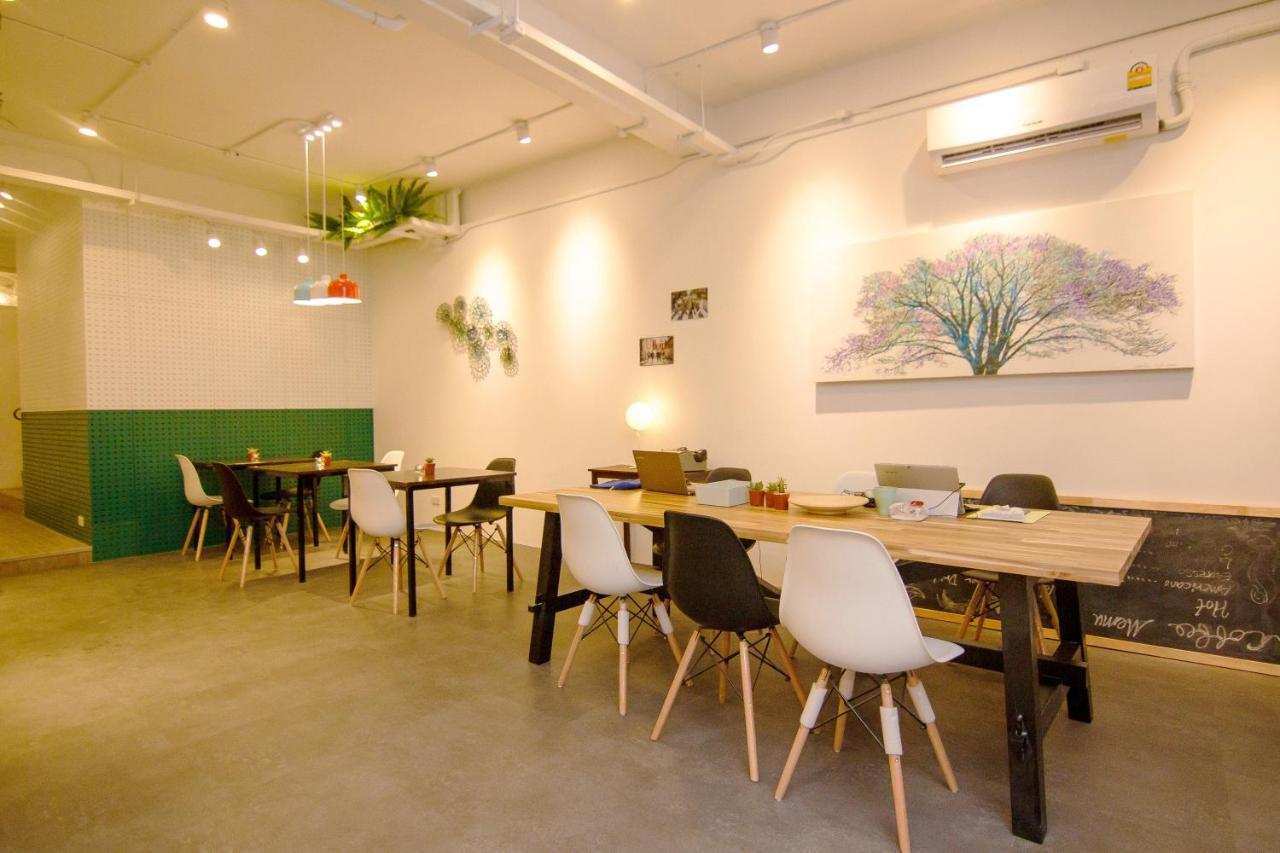 Ostello Folk Poshtel Asok Bangkok Esterno foto