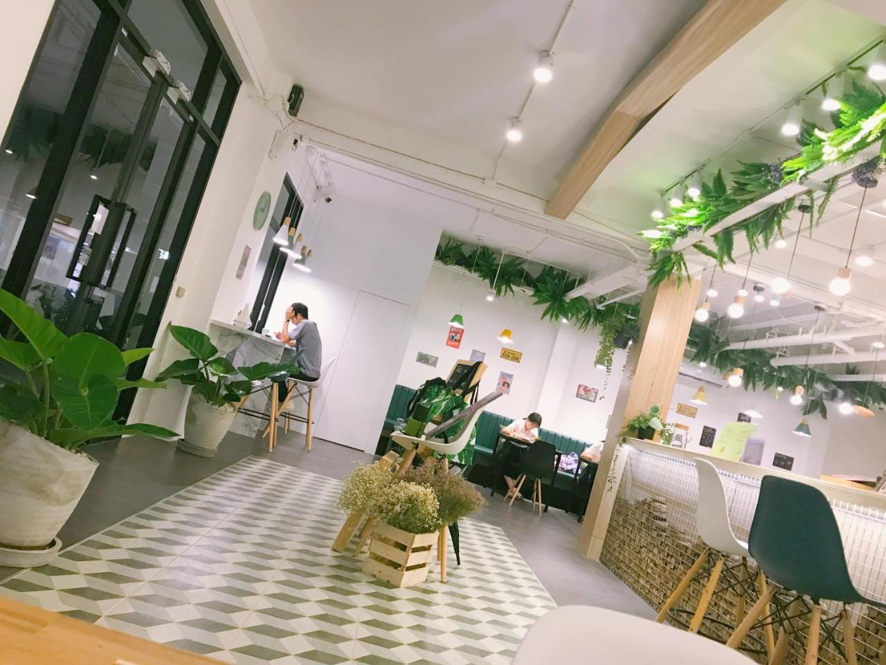 Ostello Folk Poshtel Asok Bangkok Esterno foto